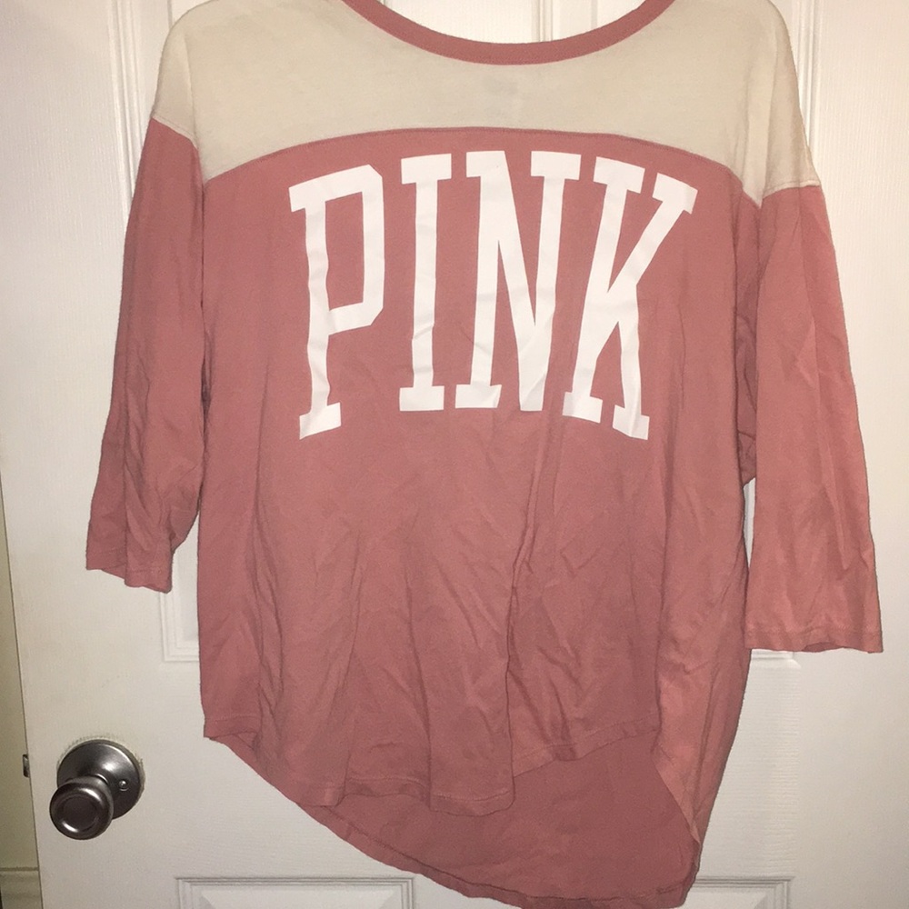 Mid-sleeve PINK causal top. In GREAT condition !